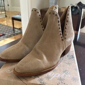 NWT Free People Studded Charm Suede Double V Boots Size 39/9 includes box! L👀K